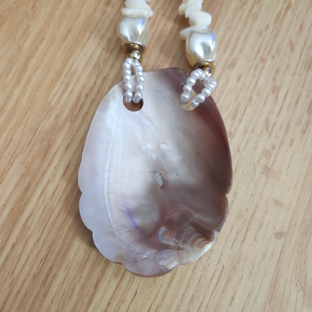 Vintage Carved Mother of Pearl Shell Pendant Necklace Beaded Boho Coastal 24in - Picture 3 of 8